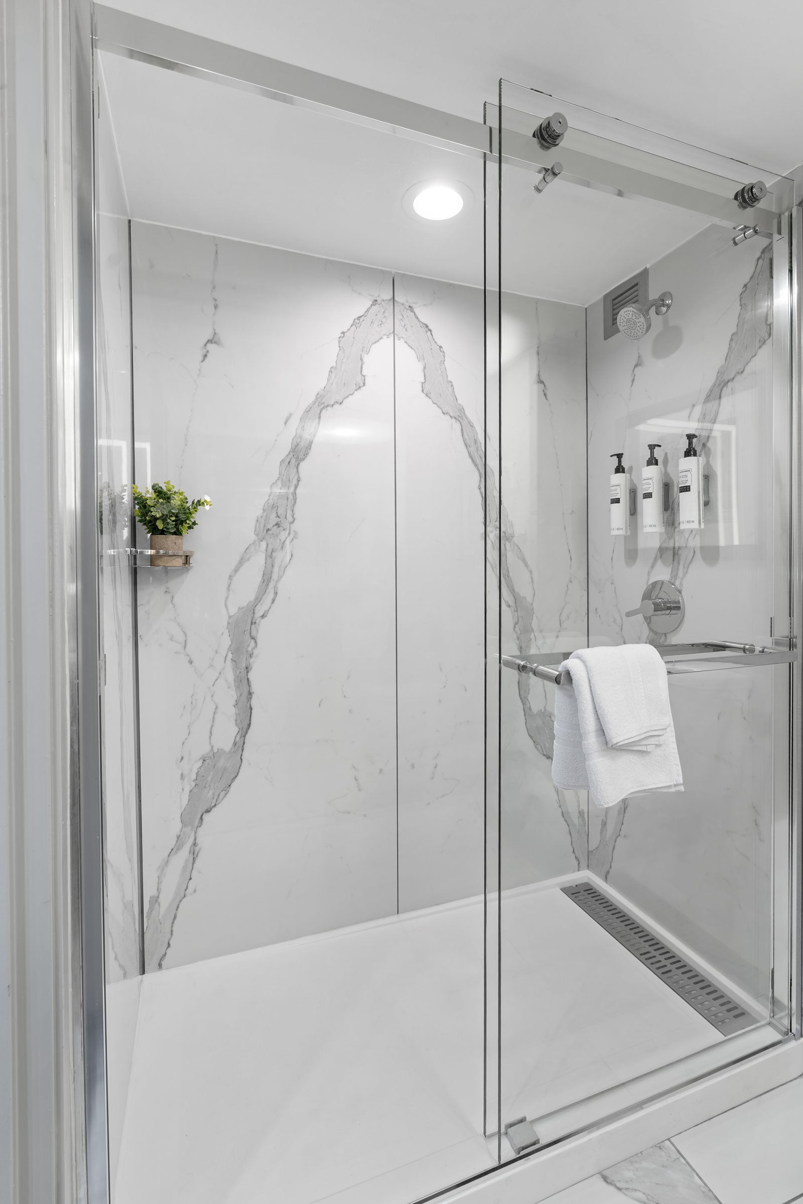 JEM Pre-Fab 32x96 Polished Porcelain Tile in Capriccio Grey Bookmatch B (Online Only)