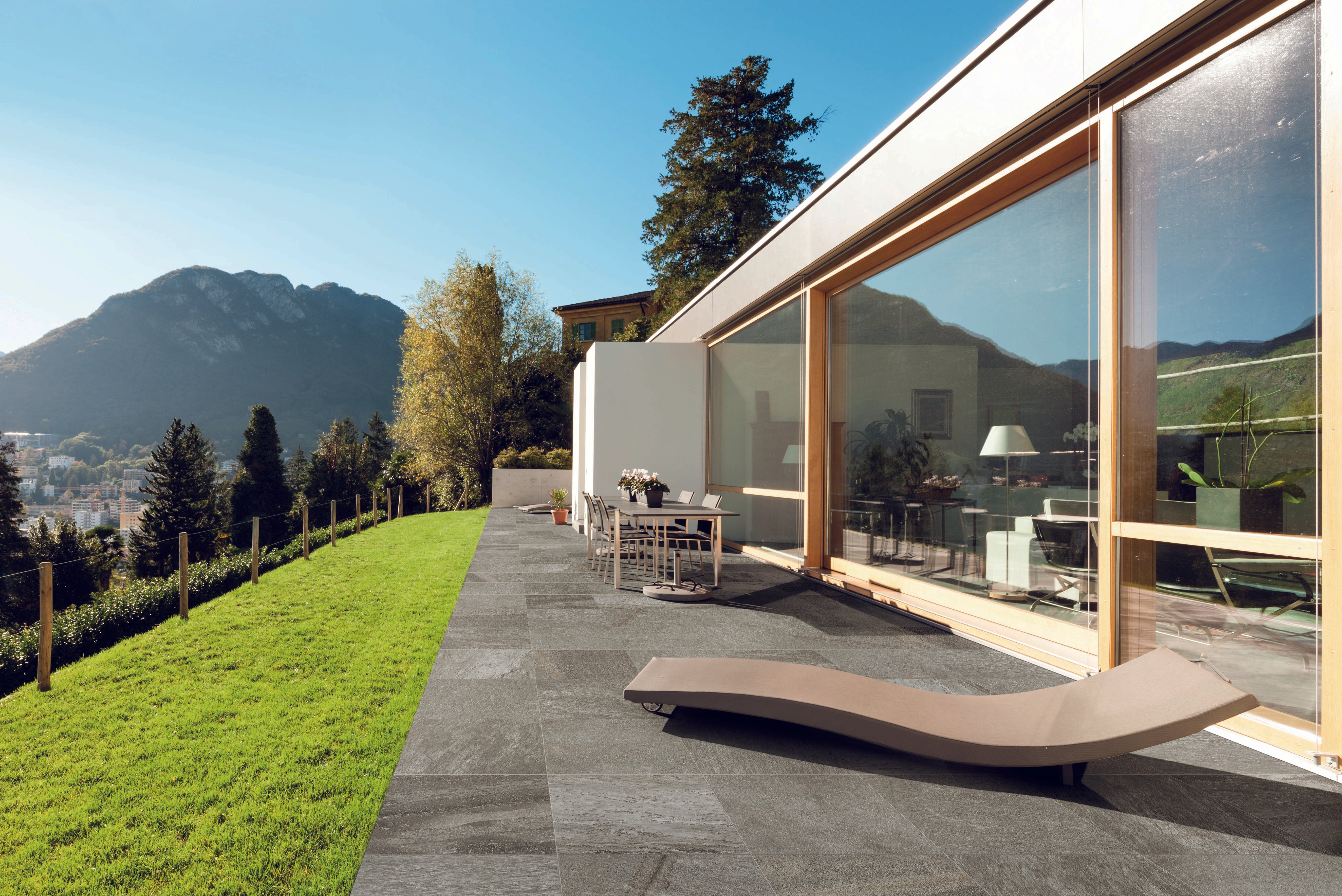 Quartz 24x24 Grip Porcelain 2cm Paver Tile in Grey