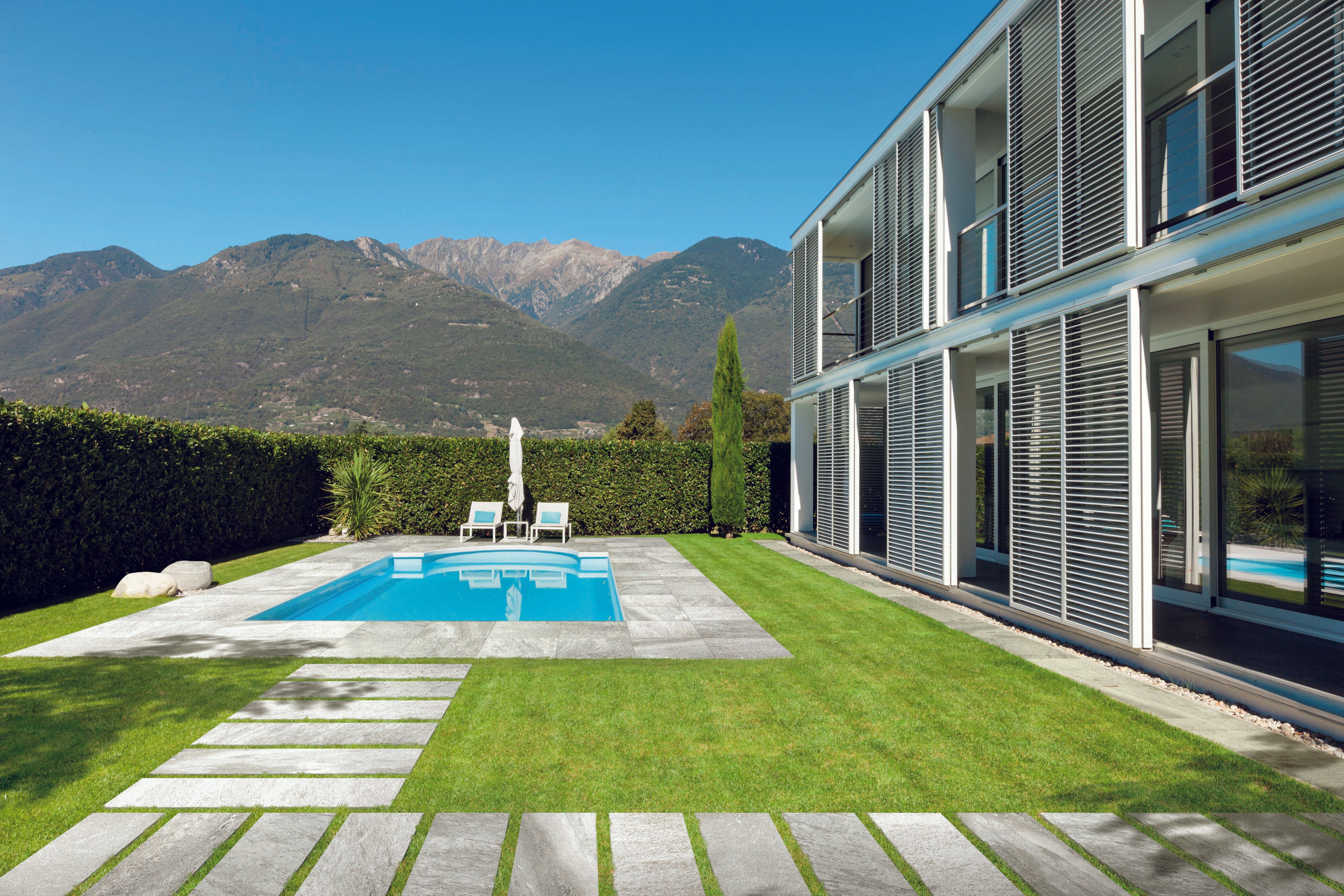 Quartz 24x24 Grip Porcelain 2cm Paver Tile in White